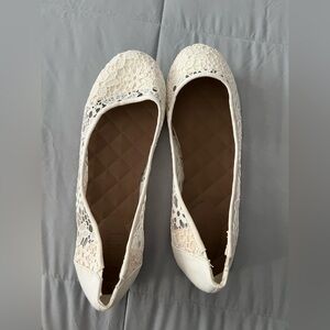 Lace Ballet Flats in Cream